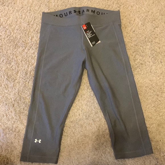 Under Armour Pants - Brand new women’s XL under Armour Capri workout pants